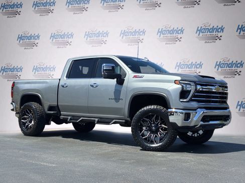 Used 2025 Chevrolet Silverado 2500 LTZ w/ LTZ Convenience Package AWD/4WD image 2