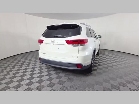 Used 2019 Toyota Highlander XLE FWD image 41
