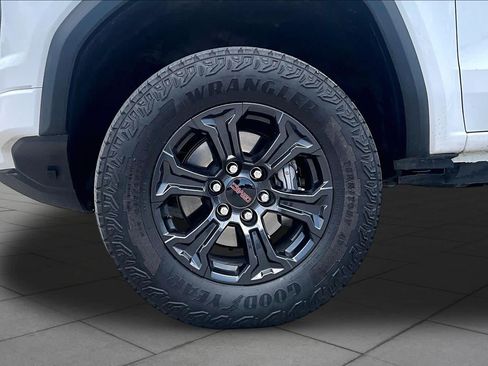 Certified 2025 GMC Canyon Elevation w/ Convenience Package AWD/4WD image 11