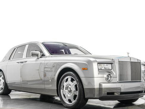 Used 2007 Rolls-Royce Phantom Sedan RWD image 39