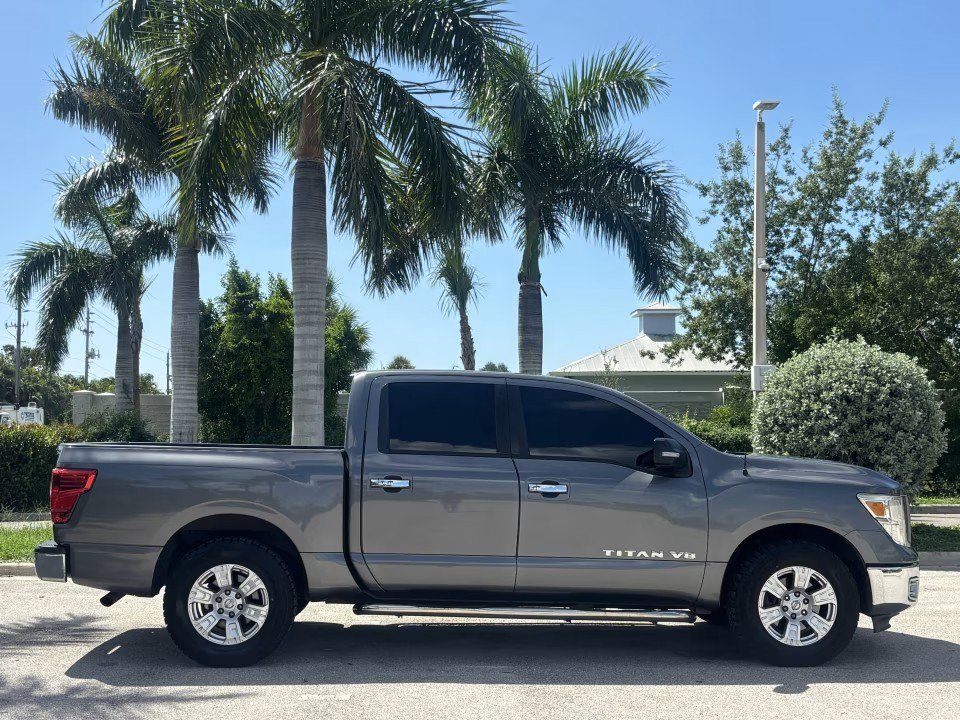 Used 2019 Nissan Titan SV RWD image 5