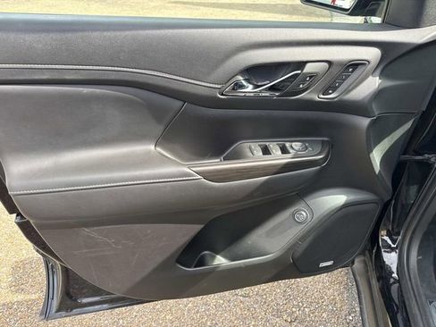 Used 2023 GMC Acadia SLT w/ Elevation Edition image 24