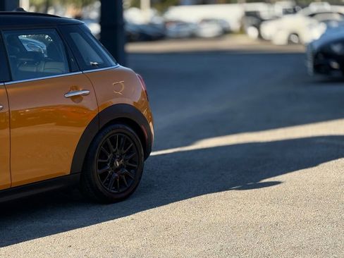 Used 2017 MINI Cooper 4-Door Hardtop image 2