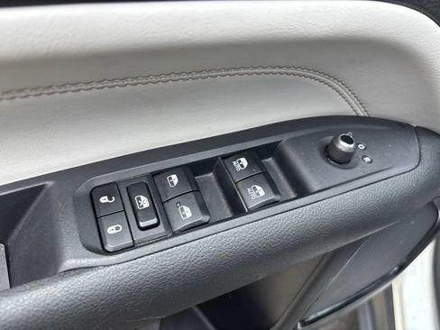 Used 2025 Jeep Compass Limited AWD/4WD image 8