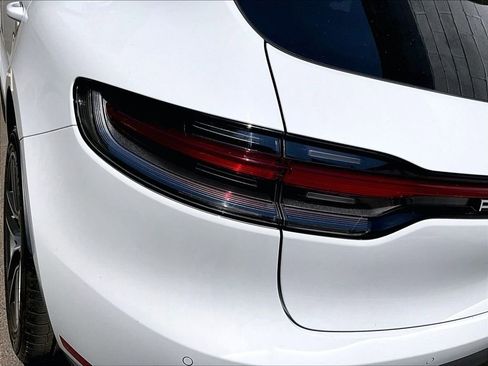 Certified 2024 Porsche Macan AWD/4WD image 31