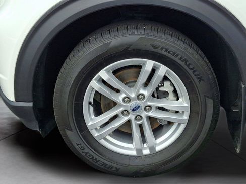 Used 2024 Ford Explorer XLT AWD/4WD image 9