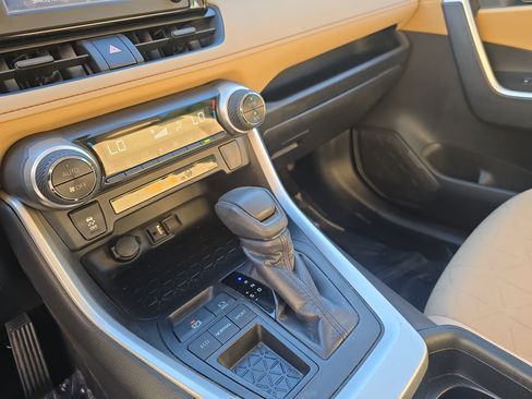 Used 2019 Toyota RAV4 XLE FWD image 26