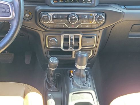 Used 2022 Jeep Wrangler Unlimited Sahara w/ Cold Weather Group image 19