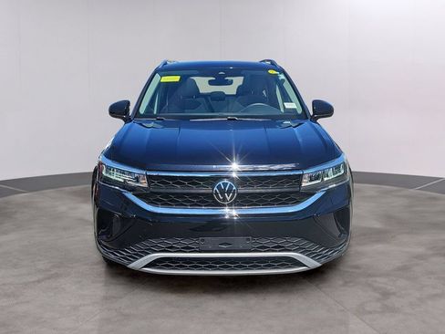 Used 2023 Volkswagen Taos SE AWD/4WD image 2