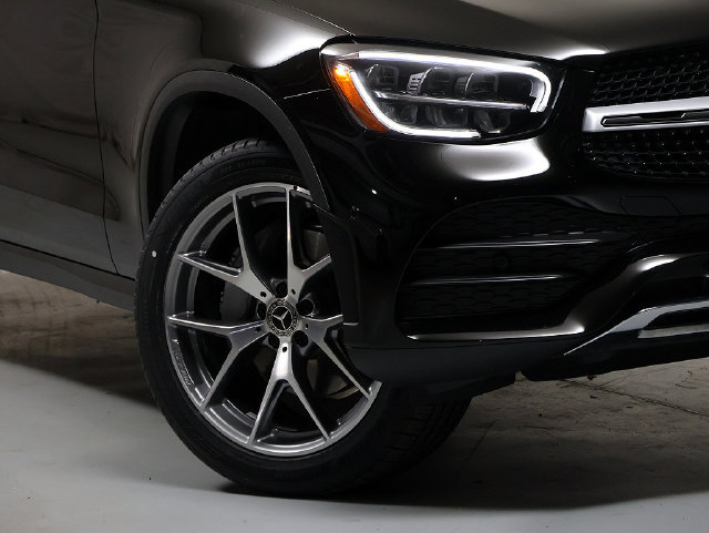 Used 2021 Mercedes-Benz GLC 300 4MATIC image 3