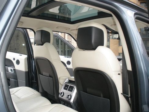 Used 2020 Land Rover Range Rover Sport HSE image 37