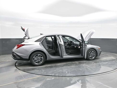 New 2026 Hyundai Elantra Blue image 29