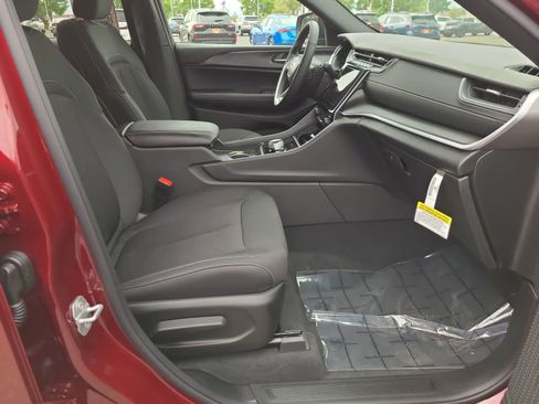 New 2025 Jeep Grand Cherokee Laredo X w/ Luxury Tech Group I image 22