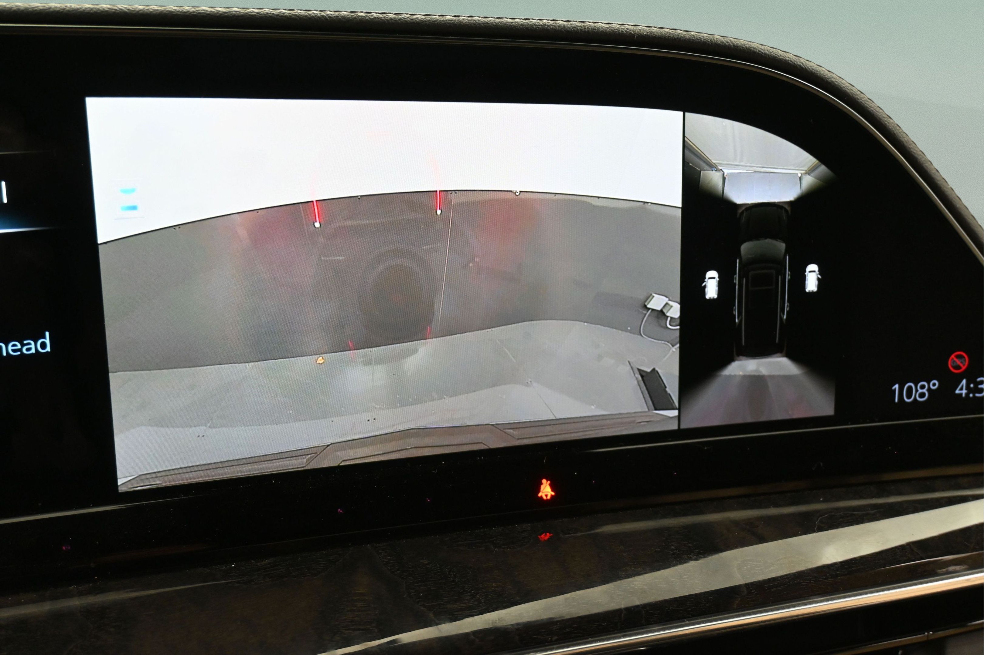 Used 2023 Cadillac Escalade Premium Luxury AWD/4WD image 17