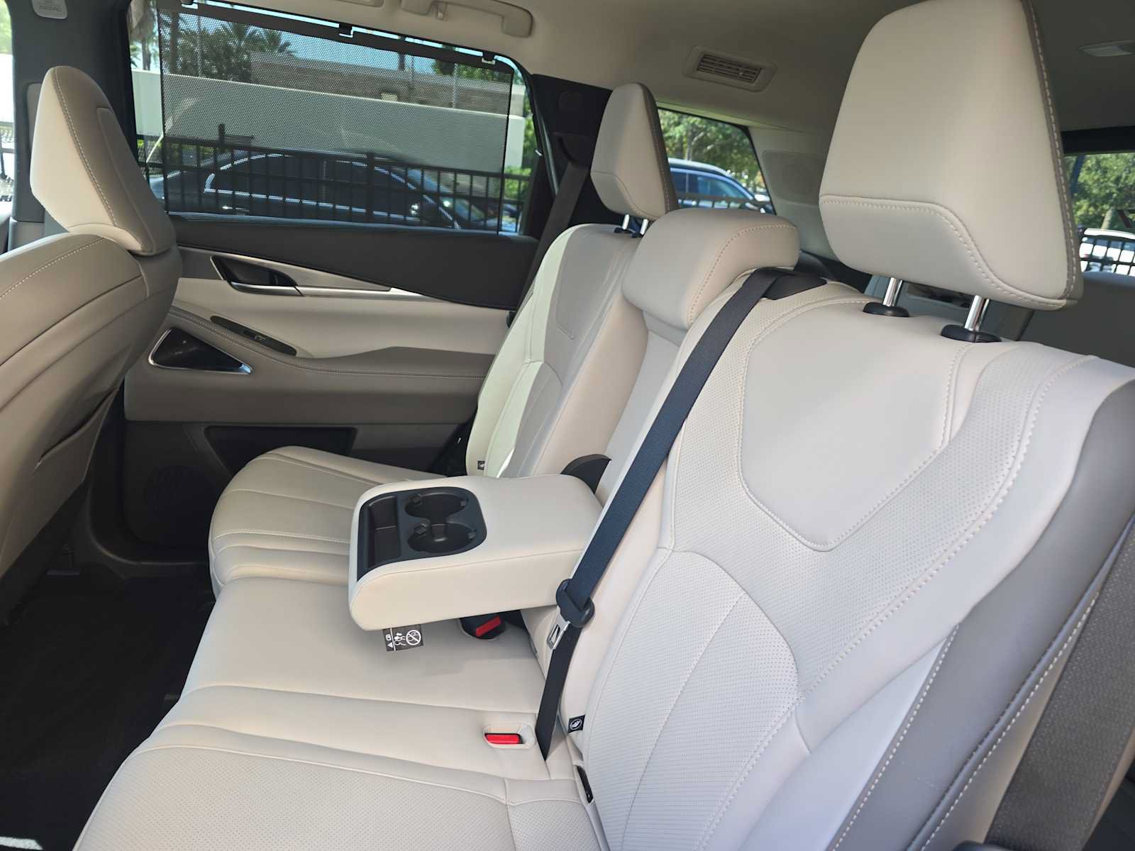 Certified 2026 INFINITI QX60 Luxe w/ Cargo Package FWD image 12