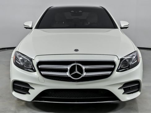 Used 2019 Mercedes-Benz E 300 4MATIC image 4