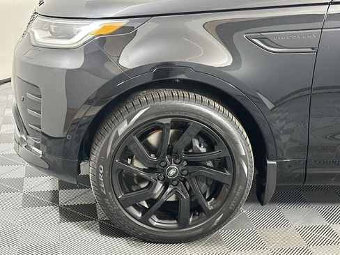 Used 2025 Land Rover Discovery Dynamic SE image 10