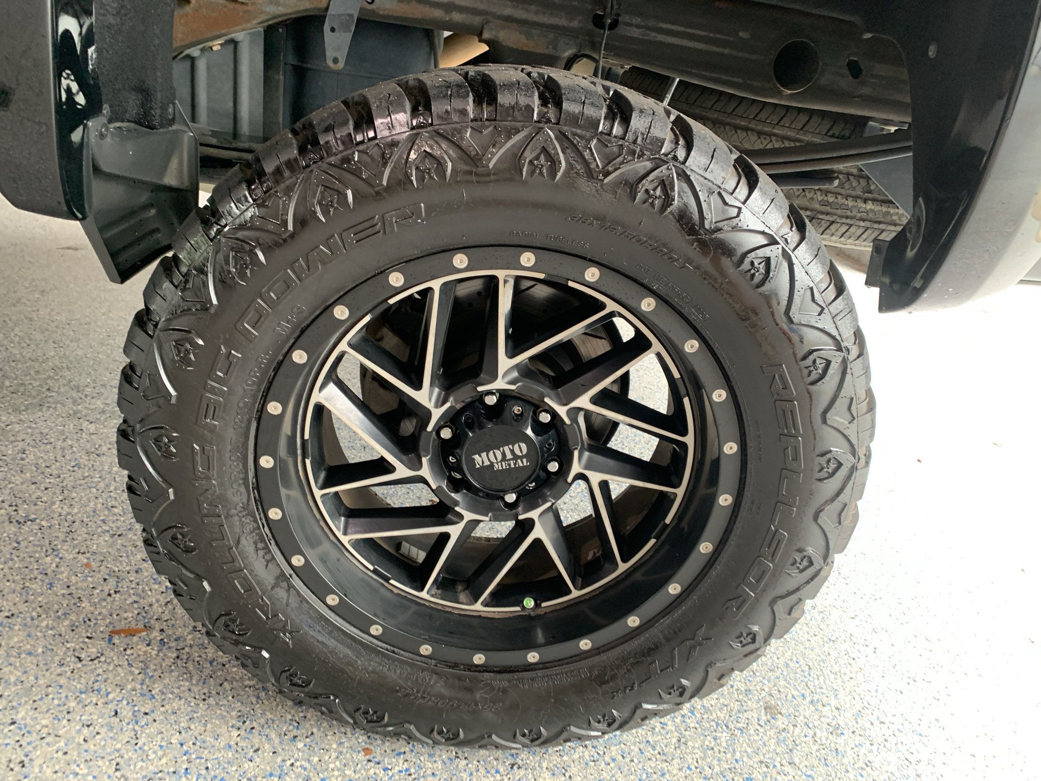 Used 2018 Chevrolet Silverado 1500 LT AWD/4WD image 29