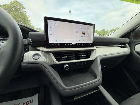 Used 2025 Ford Explorer Active RWD image 16