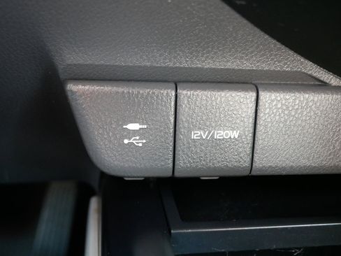 Used 2019 Toyota Camry SE FWD image 33