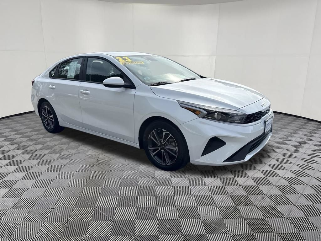 Used 2023 Kia Forte LXS FWD image 3