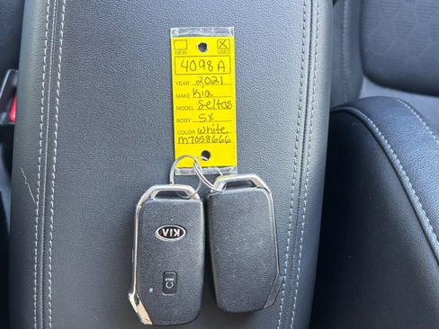 Used 2021 Kia Seltos SX image 54