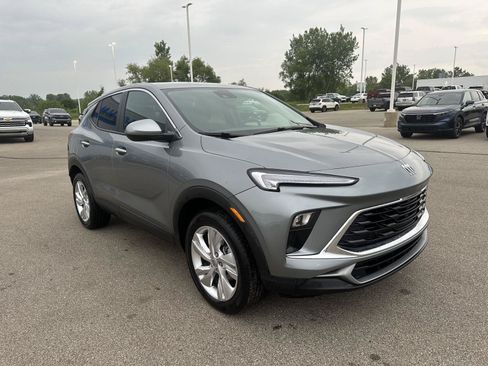 Used 2025 Buick Encore GX Preferred AWD/4WD image 8
