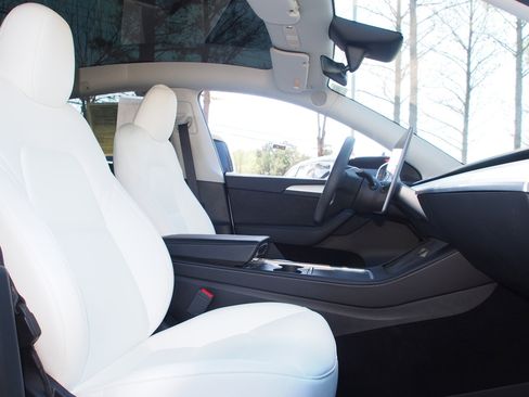 Used 2024 Tesla Model Y Long Range image 12