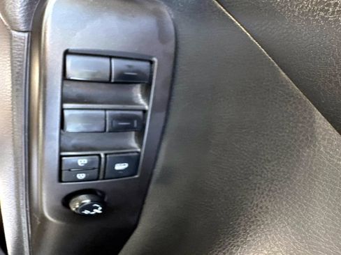 Used 2023 Toyota Camry SE image 8