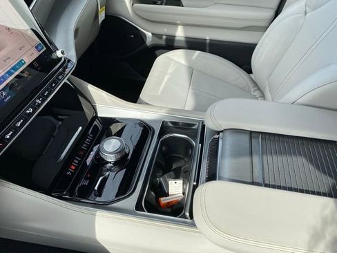 New 2026 Jeep Grand Wagoneer 4WD w/ Premium Group I image 20