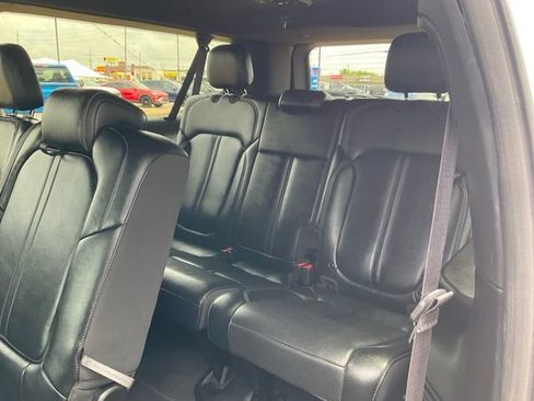 Used 2023 Jeep Wagoneer L Series III w/ Preferred Equipment Group AWD/4WD image 28