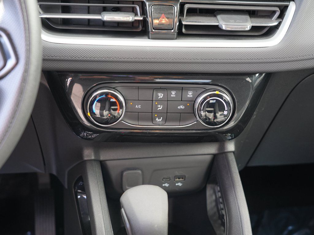 Certified 2024 Chevrolet TrailBlazer LT w/ Driver Confidence Package FWD image 24