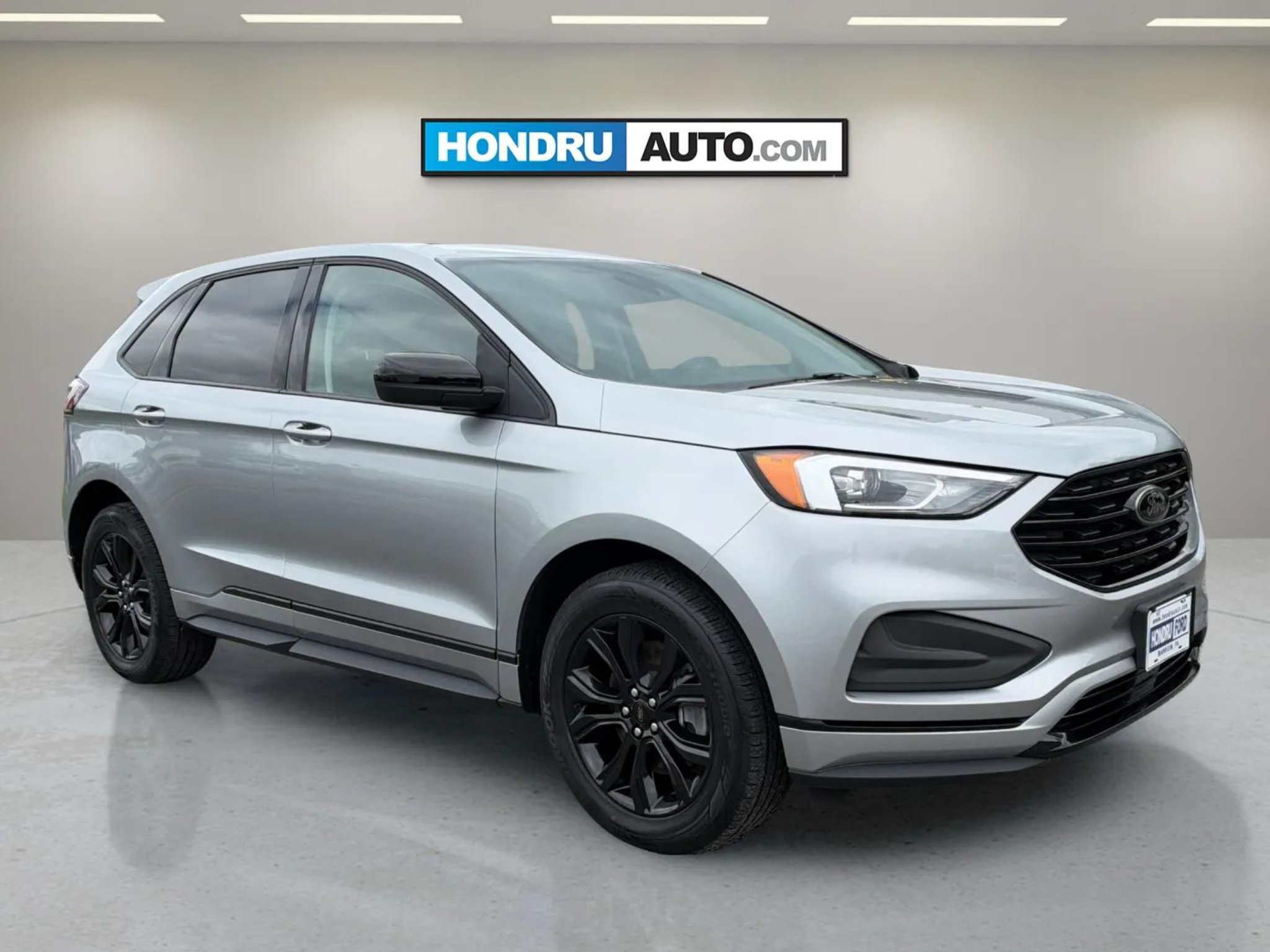 Used 2023 Ford Edge SE w/ Black Appearance Package AWD/4WD image 2