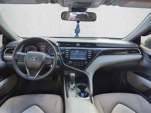 Used 2018 Toyota Camry LE FWD image 19