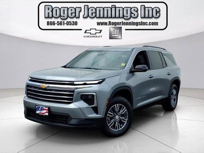 Used 2025 Chevrolet Traverse LT w/ Driver Confidence Package