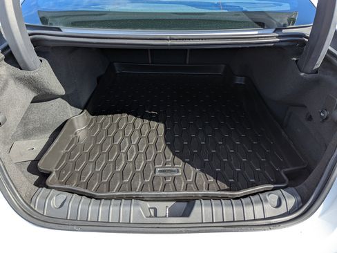 Used 2017 Jaguar XF R-Sport image 41