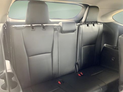 Used 2024 Toyota Highlander XLE image 29
