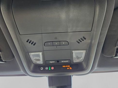 Used 2024 Chevrolet Equinox Premier AWD/4WD image 34