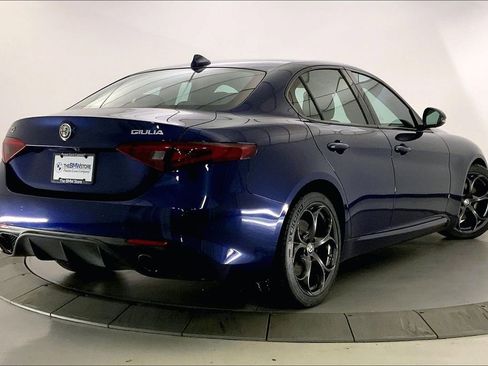 Used 2017 Alfa Romeo Giulia Ti w/ TI 19" Sport Package image 11