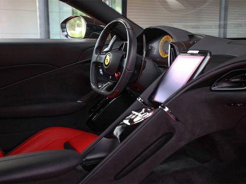 Certified 2022 Ferrari Roma image 37