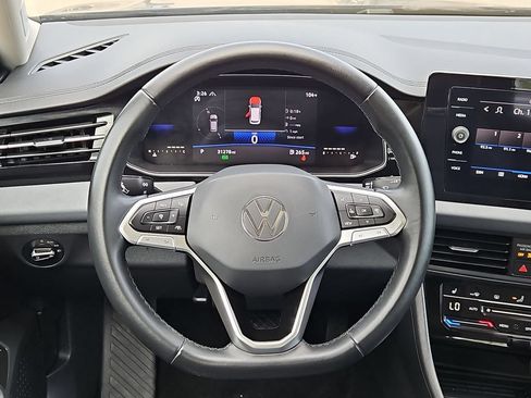 Used 2025 Volkswagen Jetta SE FWD image 23