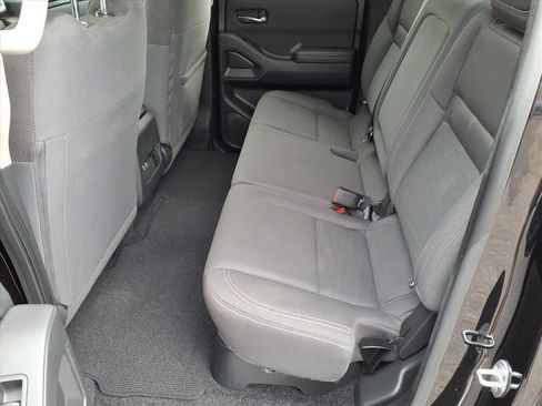 Used 2024 Nissan Frontier SV w/ SV Convenience Package image 13