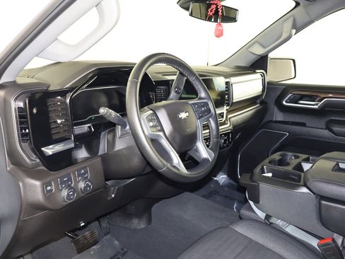 Used 2025 Chevrolet Silverado 1500 LT AWD/4WD image 37