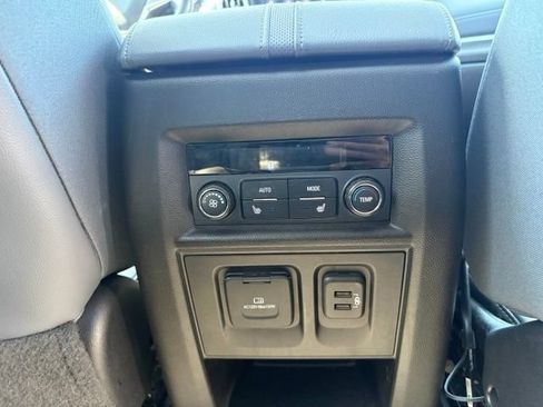 Used 2020 Chevrolet Traverse Premier AWD/4WD image 16