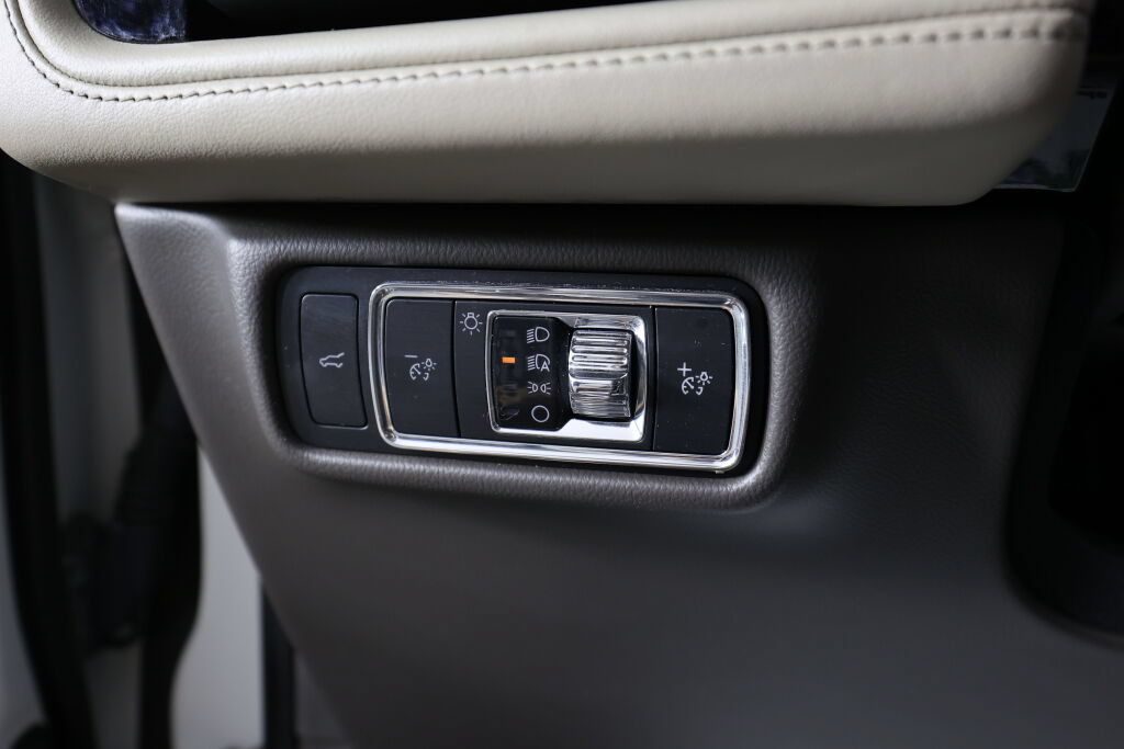 Used 2021 Lincoln Aviator AWD w/ Class IV Trailer Tow Package image 36