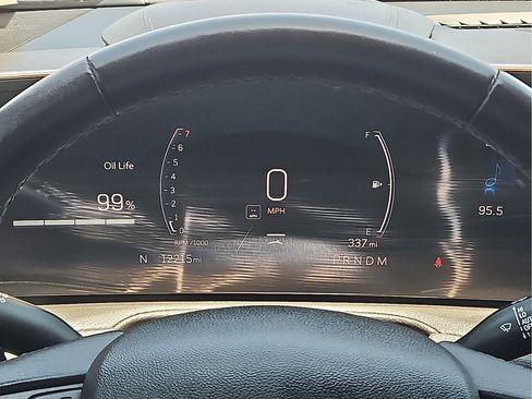 Used 2025 Cadillac XT4 Premium Luxury w/ Technology Package FWD image 18