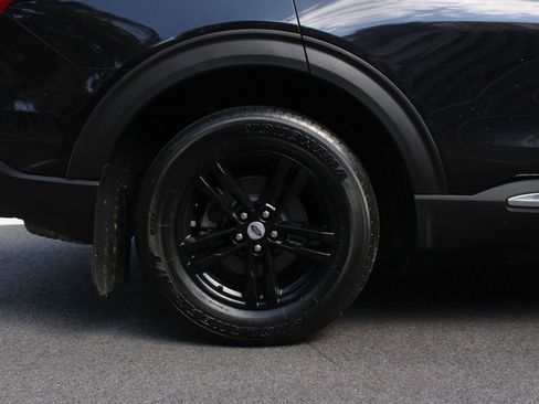 Used 2020 Ford Explorer XLT w/ Equipment Group 202A AWD/4WD image 5