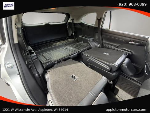 Used 2022 Toyota Highlander XLE AWD/4WD image 44