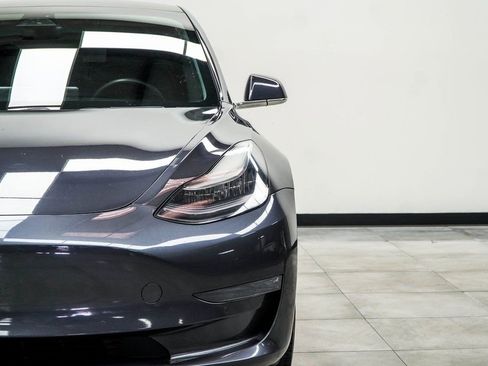 Used 2019 Tesla Model 3 Mid Range image 4
