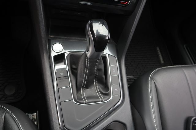 Certified 2023 Volkswagen Tiguan SE R-Line FWD image 27